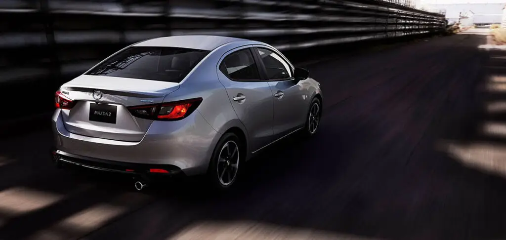 precios-mazda-2-2024-gris-aereo