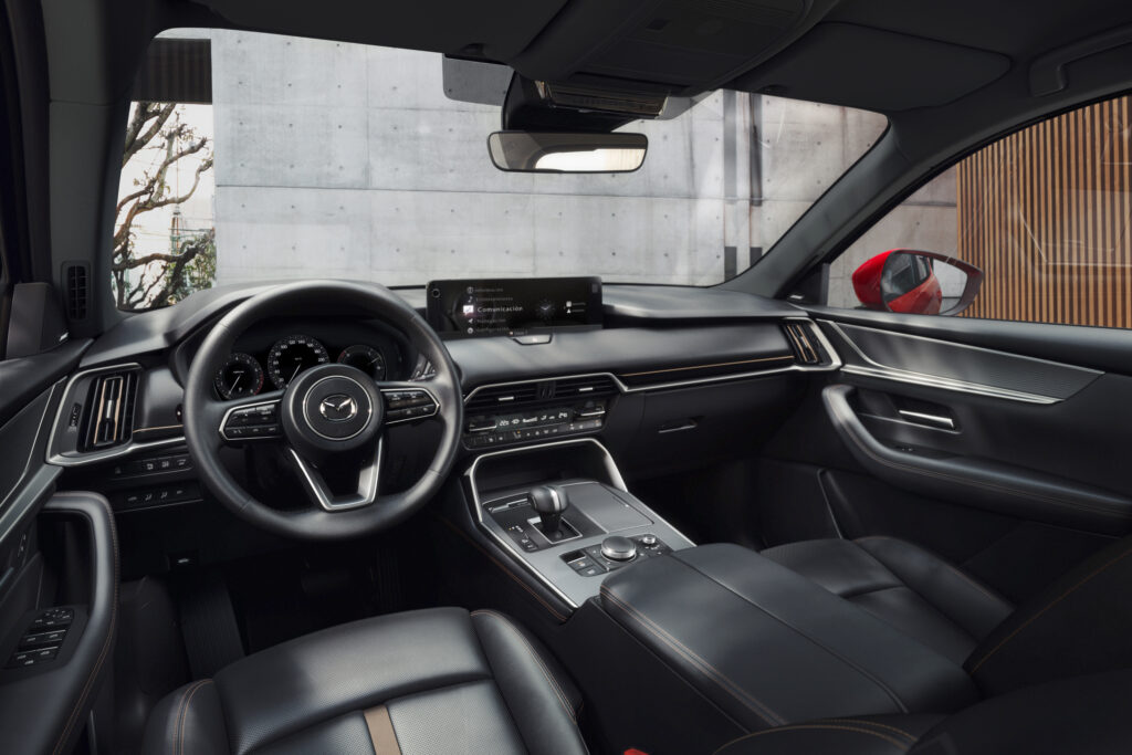 RS63928_KHL1_KST8LA2_Mazda_CX-60_2023_versiones_Grand_Touring_LX_Retocadas_Interior_003