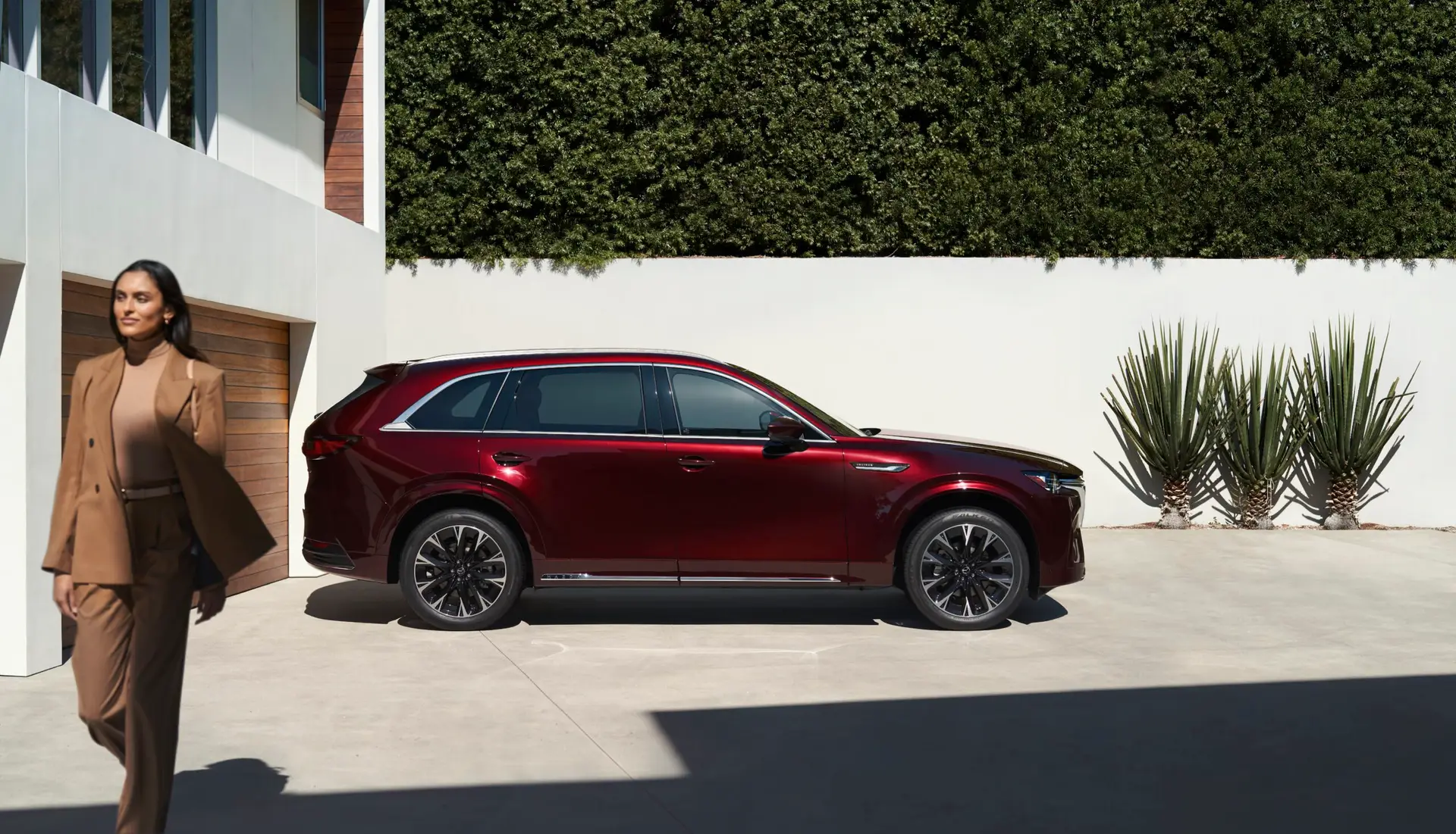 RS64068_2022_CX-90_US_LHD_C007_High+_EXT_Side_Profile_ArtisanRed_H3T_until_Jan31th2028
