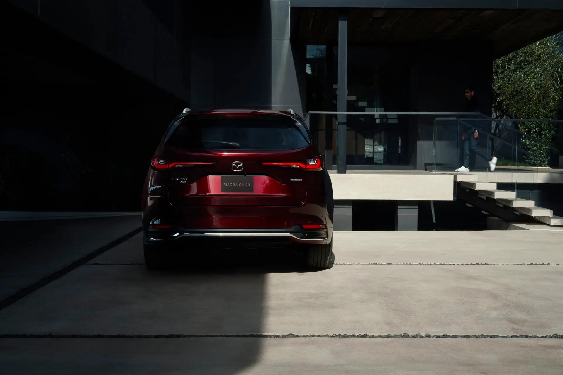 RS64069_2022_CX-90_US_LHD_C005w_High+_EXT_StraightRear_ArtisanRed_H3T