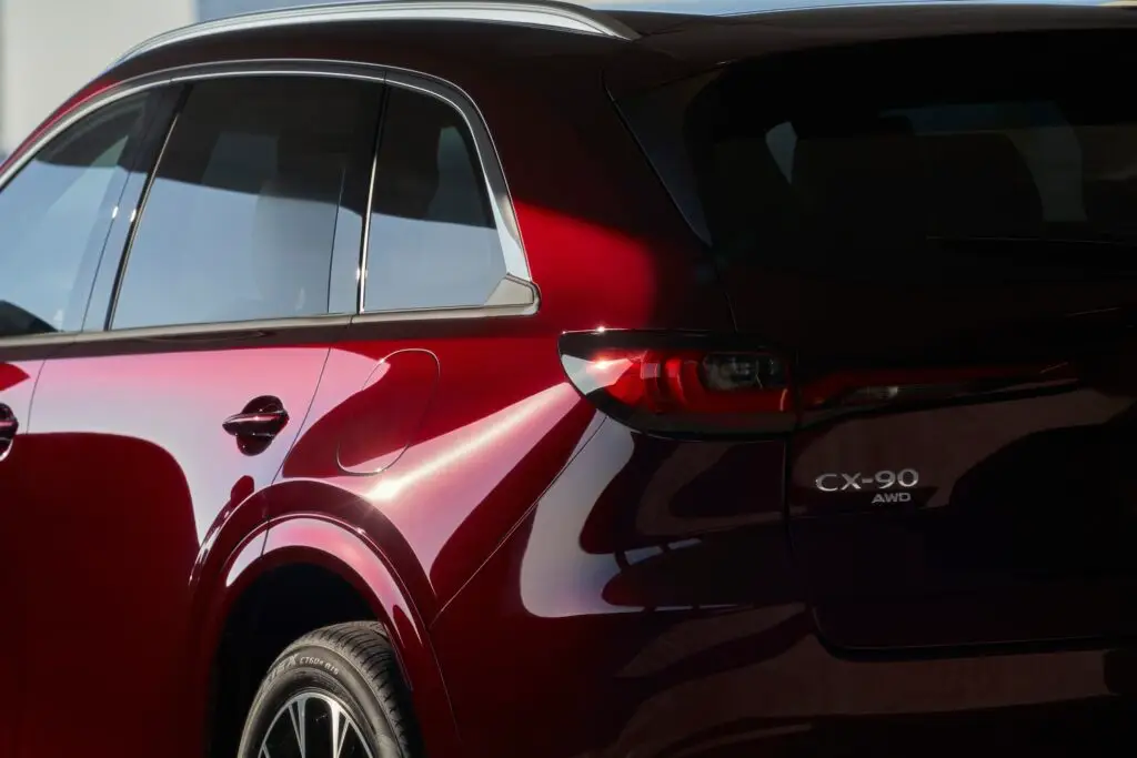 RS64075_2022_CX-90_US_LHD_C011_High+_EXT_RearBadging_ArtisanRed_H3T