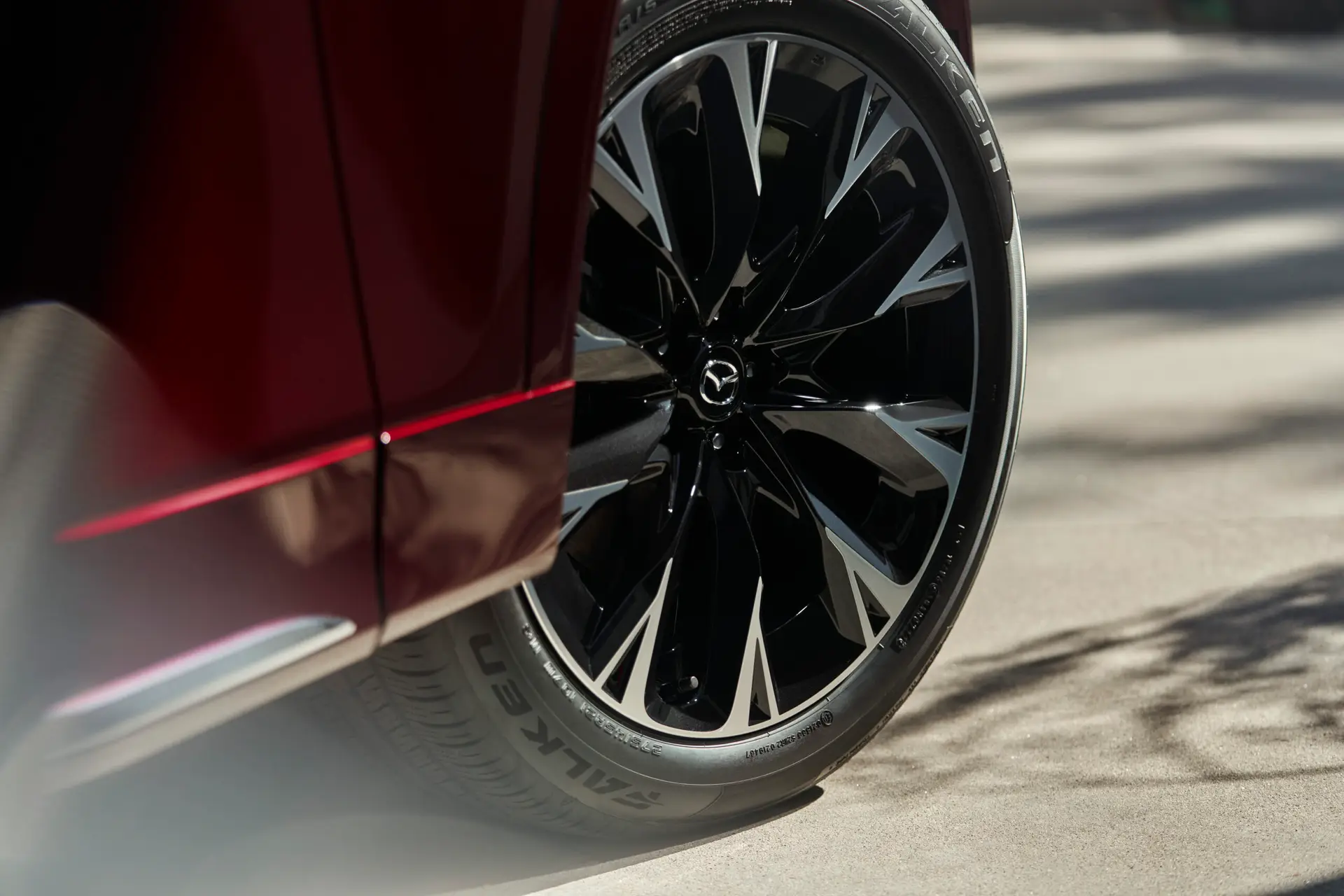 RS64100_KKL1_KDMKLA2_Mazda_CX-90_2023_versiones_Grand_Touring_LX_Retocadas_Exterio_Rojo_Artesanal_008