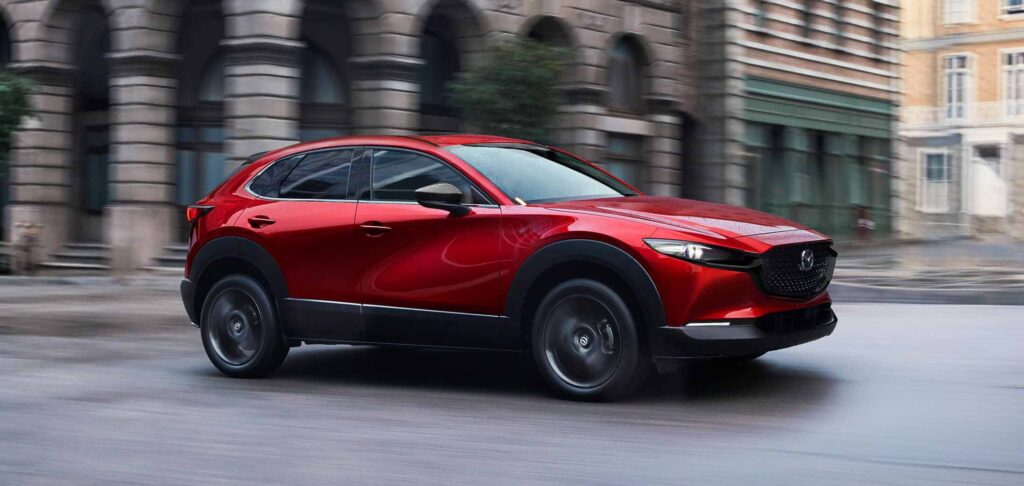 nueva-mazda-cx-30-suv-en-la-ciudad