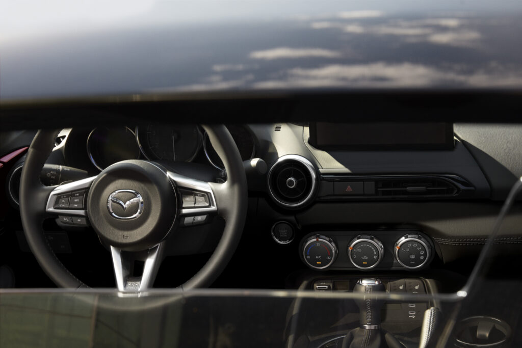 RS72455_NG8HLAF_Mazda_MX-5_2024_versiones_Grand_Touring_LX_Retocadas_Interior_004