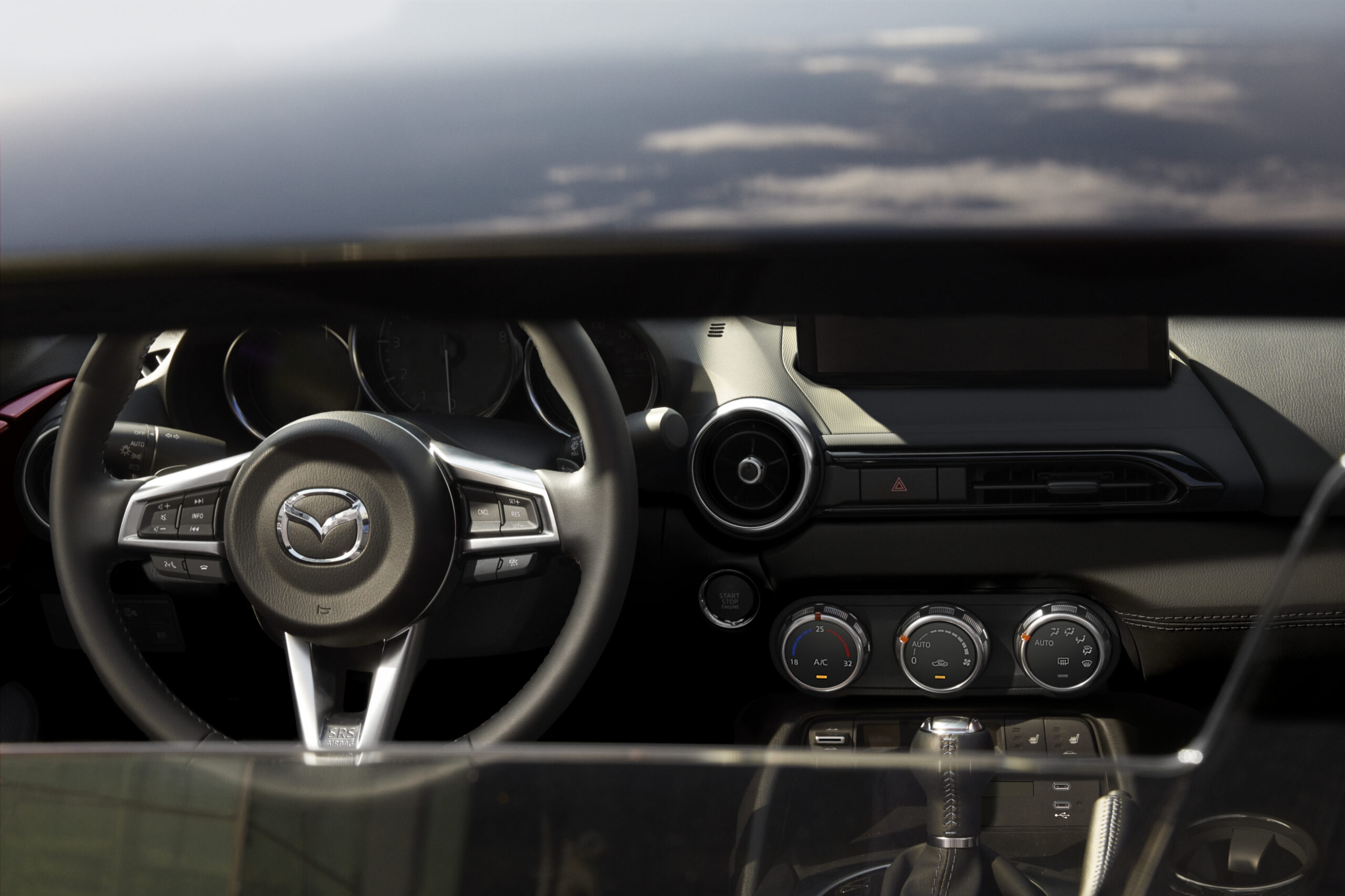 RS72455_NG8HLAF_Mazda_MX-5_2024_versiones_Grand_Touring_LX_Retocadas_Interior_004